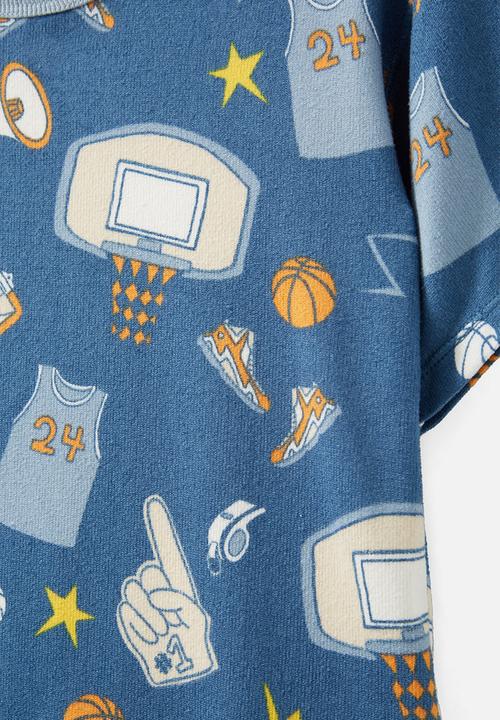Cotton On - Damon short sleeve pyjama set - petty blue/ basketball elements