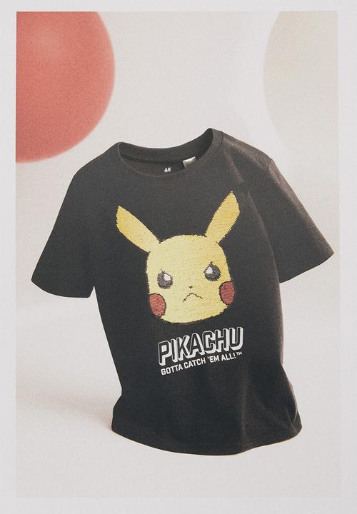 H&M - Reversible sequin t-shirt - black & pokémon