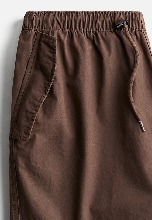 H&M - Loose fit parachute trousers - brown