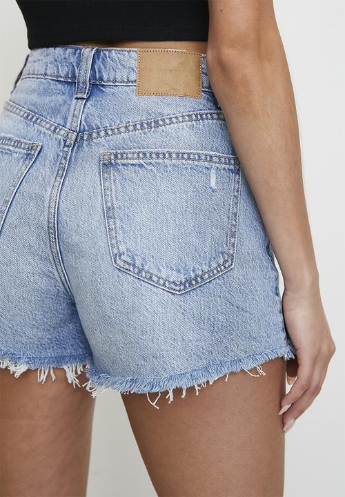 Cotton On - Curvy High Mom Denim Short - Breeze Blue Rip