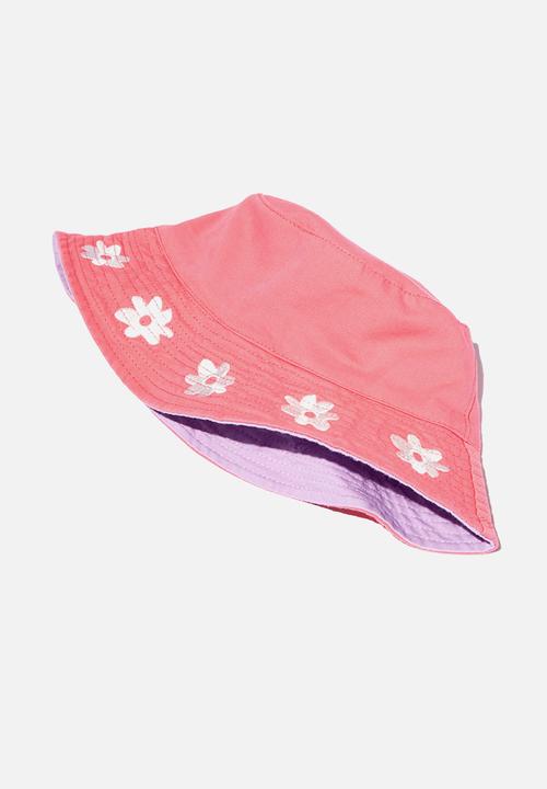 Cotton On - Kids reversible bucket hat - strawberry pop flowers/lilac drop
