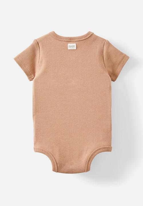 Cotton On - The short sleeve rib pocket bubbysuit - taupy brown