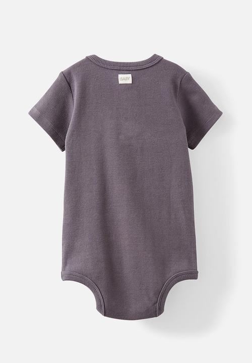 Cotton On - The short sleeve rib pocket bubbysuit - rabbit grey