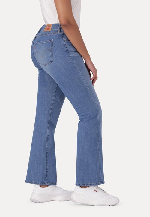 Levi’s® - Curvy Flare - Warm Up The Pitcher