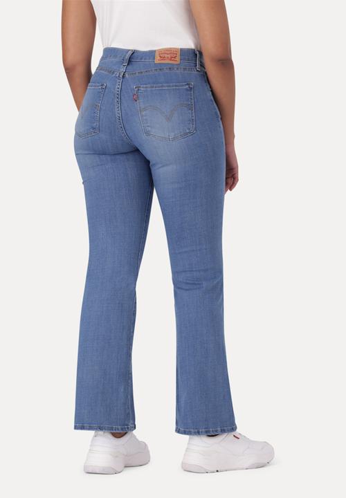 Levi’s® - Curvy Flare - Warm Up The Pitcher