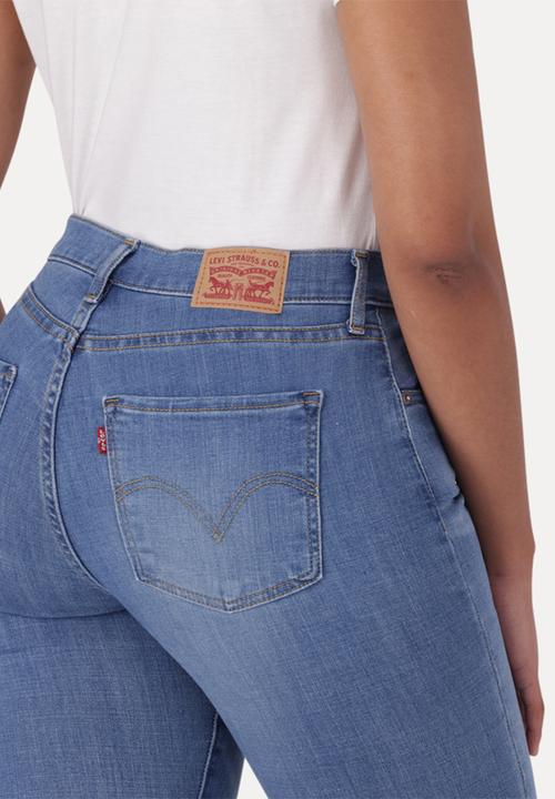 Levi’s® - Curvy Flare - Warm Up The Pitcher