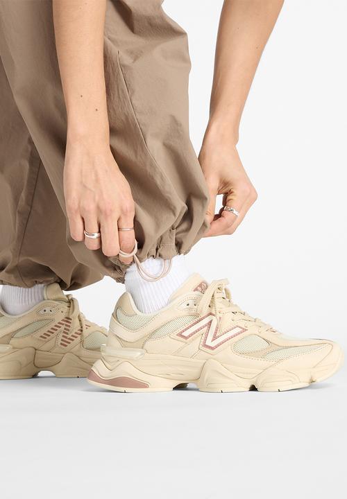 New Balance  - Cargo woven pant - light mushroom