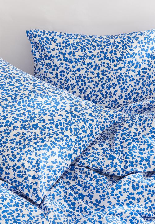H&M - Double/king size cotton duvet cover set - bright blue floral 