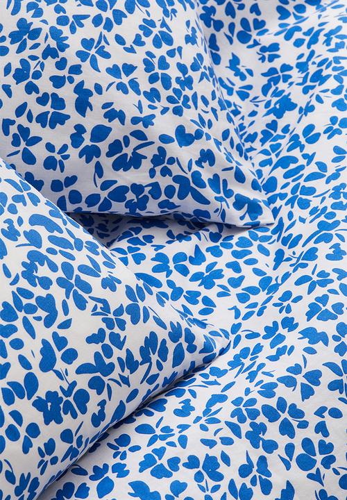 H&M - Double/king size cotton duvet cover set - bright blue floral 