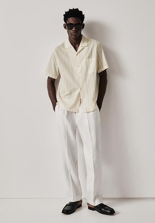 H&M - Regular fit textured-weave resort shirt - cream 