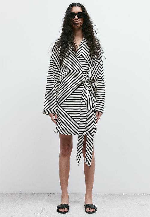 H&M - Linen-blend wrap dress - cream geometric pattern