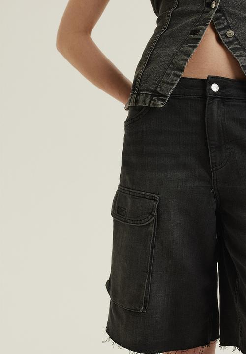 H&M - Low denim cargo shorts - black