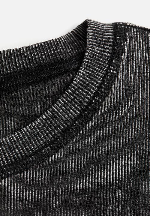 H&M - Fitted T-shirt - black/washed