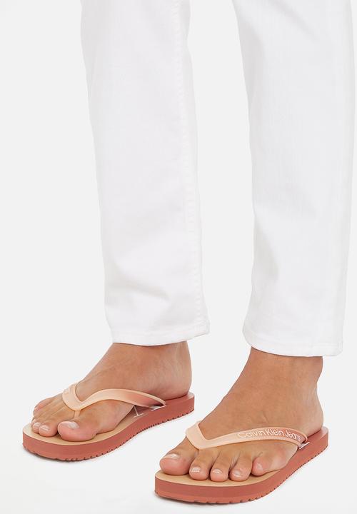 Calvin Klein - Beach perlized flip flop - cedar wood/peach dream