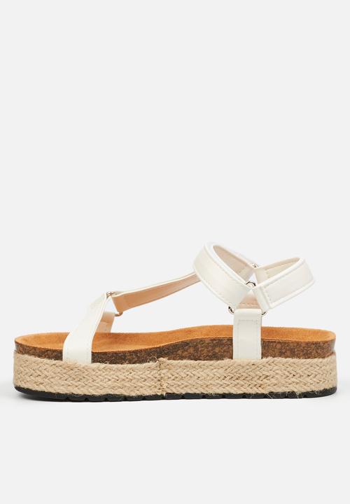 Butterfly Feet - Pisces 1 flatform - white