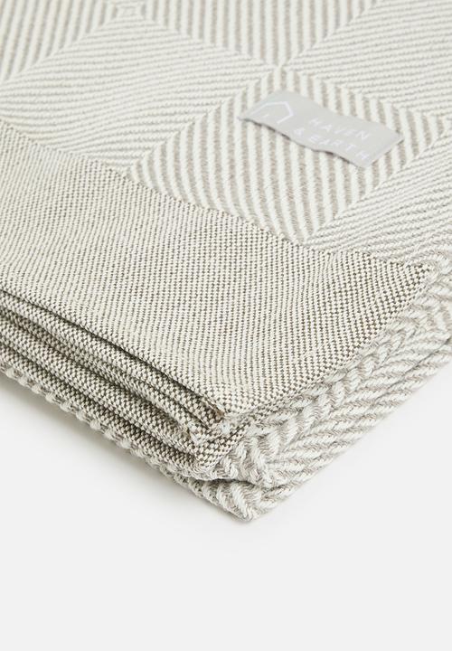 Haven & Earth  - Protea bed throw - cofffee