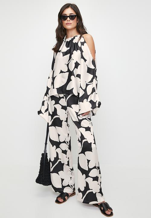 edit - Cold shoulder gauged neck blouse - mono floral
