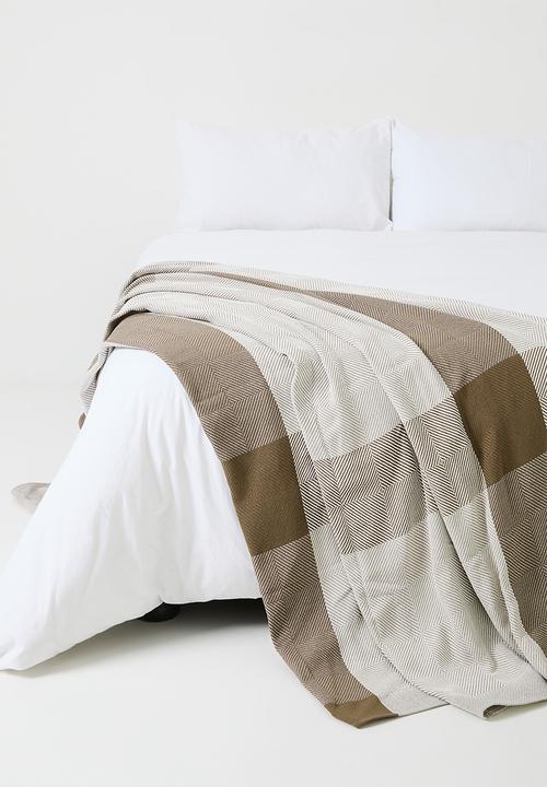 Haven & Earth  - Protea bed throw - cofffee