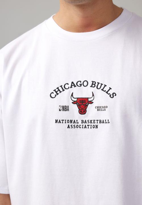Factorie - Box Fit Nba T Shirt - Lcn Nba White/Chicago Bulls Emb