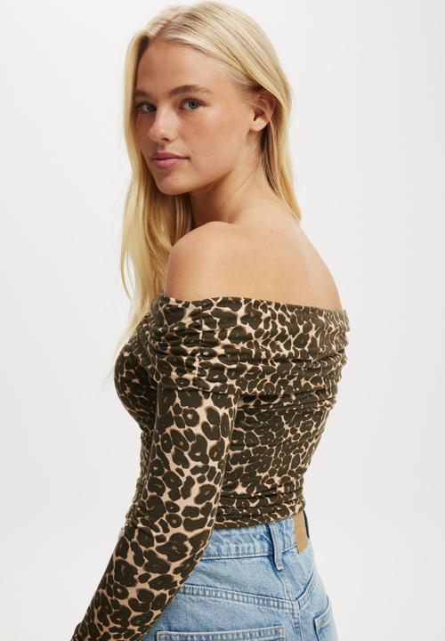 Cotton On - Rhi Gathered Off The Shoulder Long Sleeve - Kate Leopard