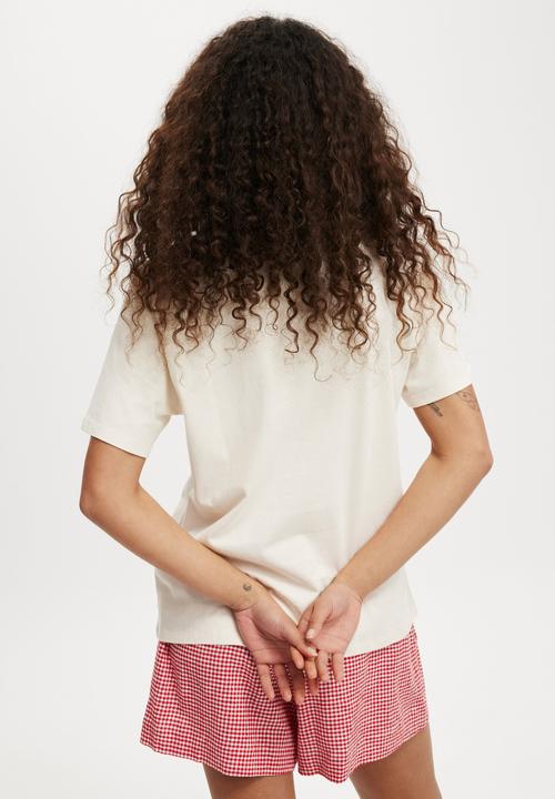 Cotton On - Regular Fit Graphic Tee - Lovely/Coconut