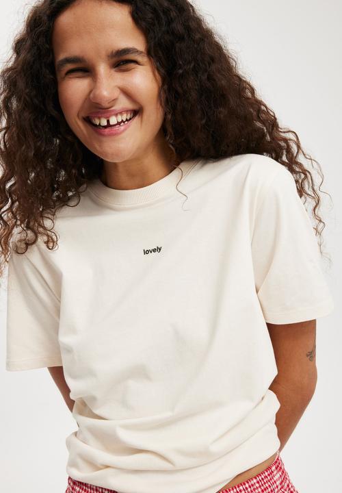 Cotton On - Regular Fit Graphic Tee - Lovely/Coconut