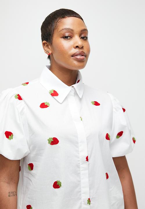 Me&B - Plus Concelaed Front Shirt With Balloon Sleeve - Strawberryemb