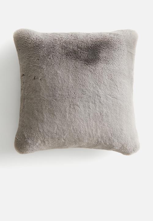 Fluffy cushion cover - brown