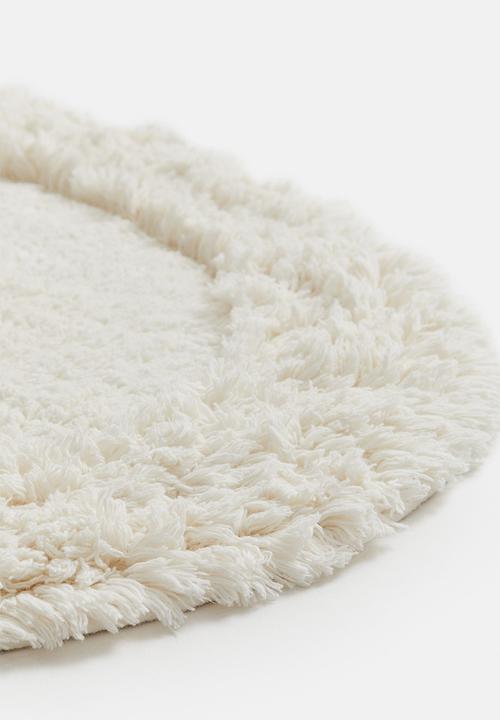 H&M - Oval tufted bath mat - white