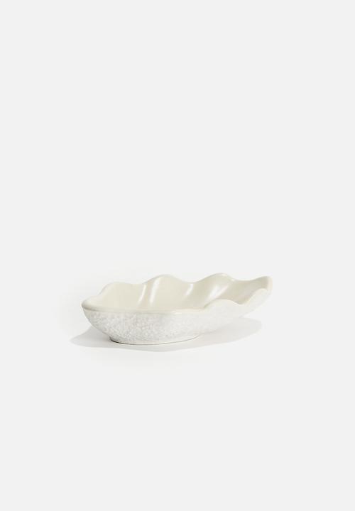 H&M - Small stoneware clam shell bowl - white