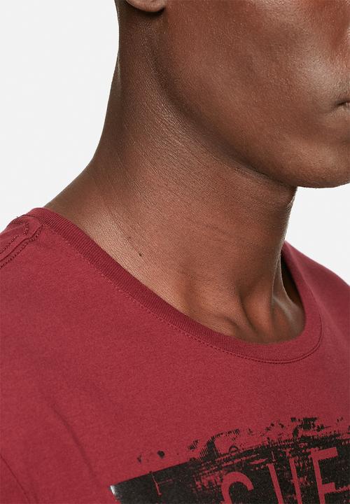 GUESS - Distorted Tee