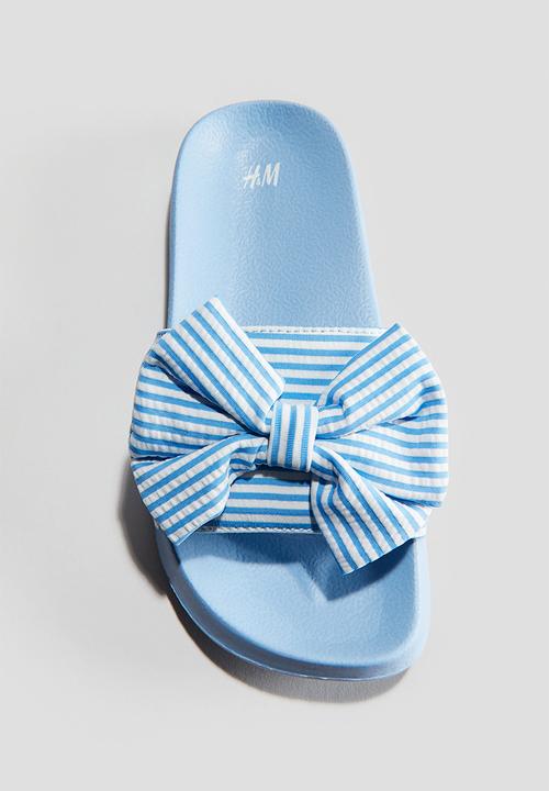 H&M - Pool shoes - light blue striped