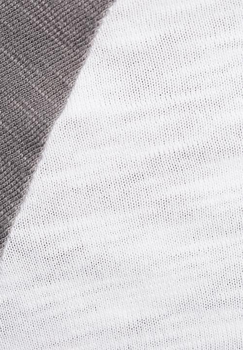 GUESS - Roper Raglan Tee