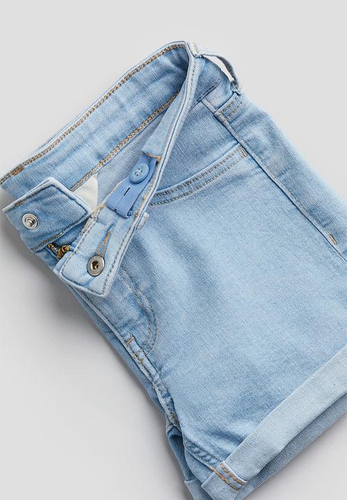 H&M - Superstretch denim shorts - light denim blue