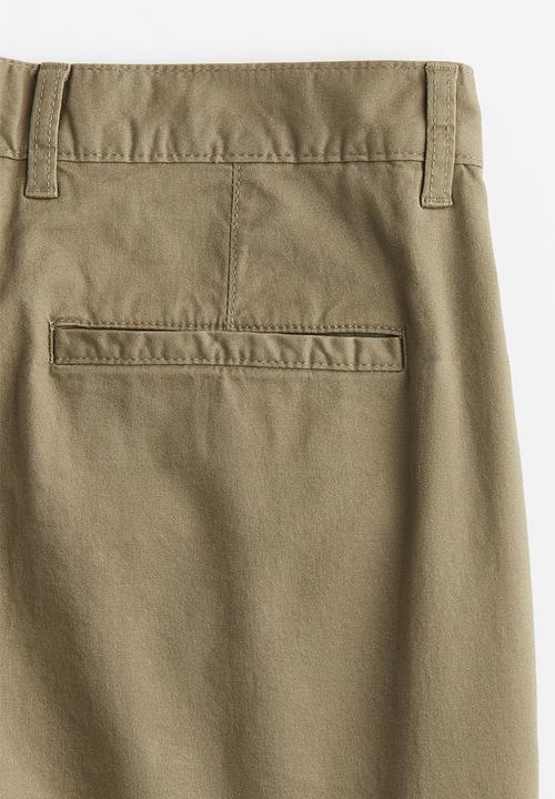 H&M - Regular fit chino shorts - green