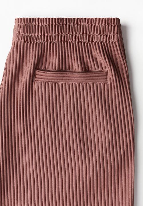 H&M - Regular fit pleated shorts - red