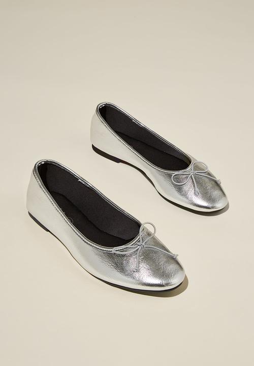 Cotton On - Amy round ballet - silver textured