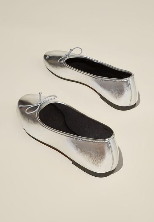 Cotton On - Amy round ballet - silver textured