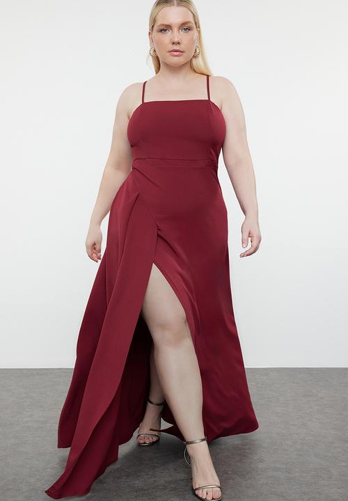 Trendyol - Strap Slit Long Woven Plus Size Evening Dress - Plum