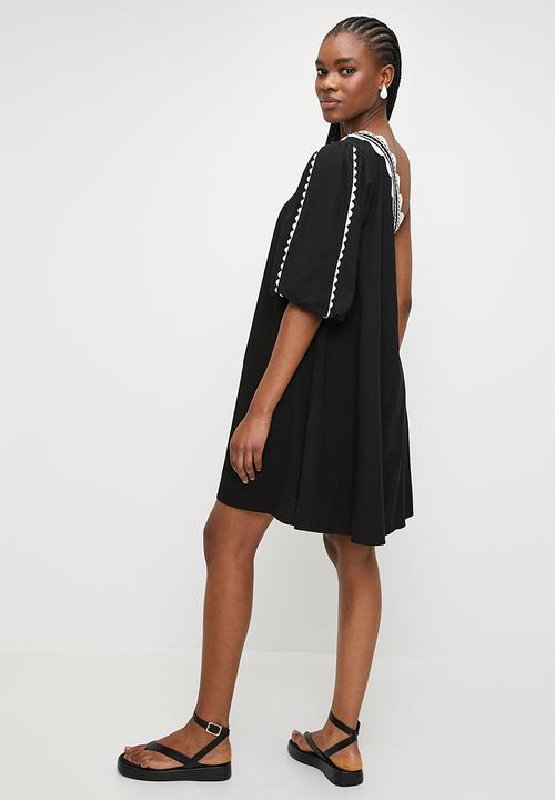 Superbalist - Embroidery asym mini trapeze - black