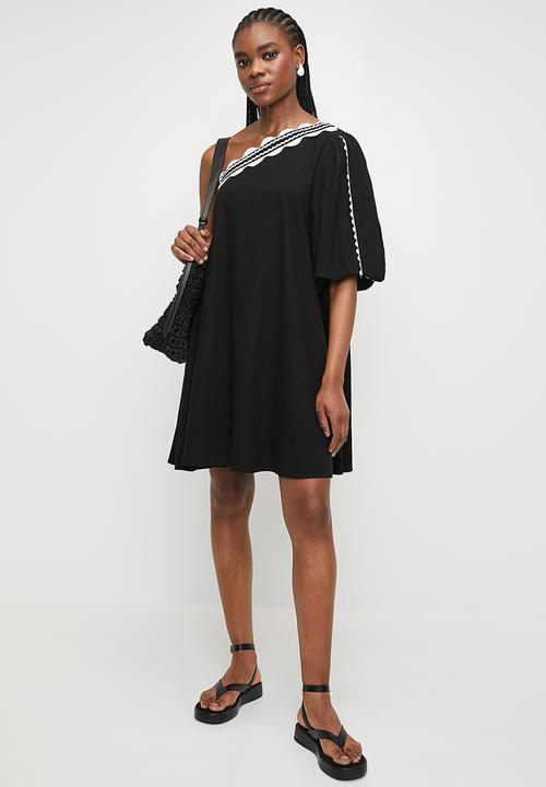 Superbalist - Embroidery asym mini trapeze - black