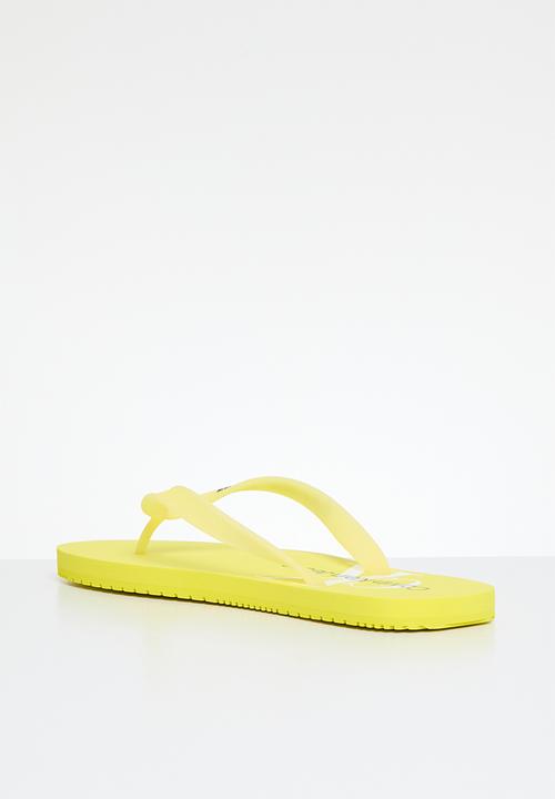 Calvin Klein - Beach sandal monologo