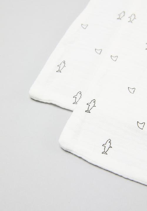 Pop Candy - 2 Pack Shark print face towel - black & white