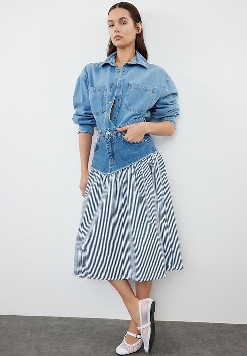 Trendyol - Color blocked high waist midi denim skirt - blue & white 