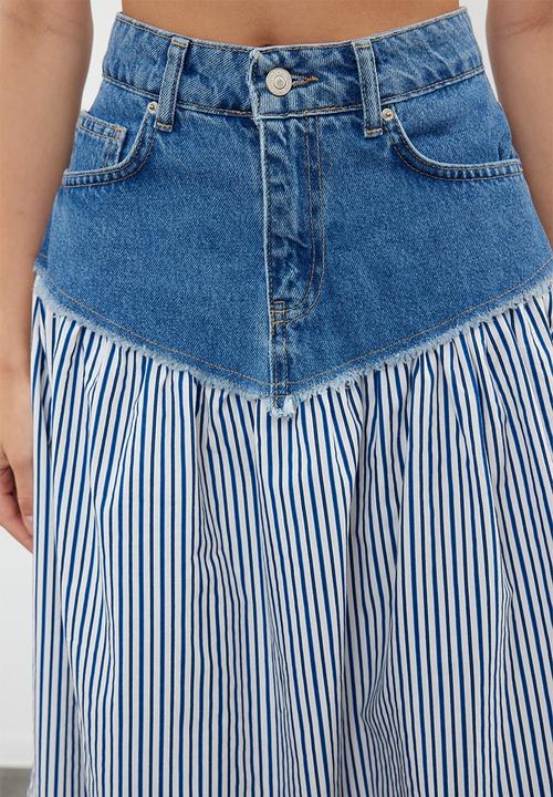 Trendyol - Color blocked high waist midi denim skirt - blue & white 