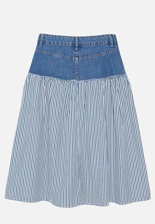 Trendyol - Color blocked high waist midi denim skirt - blue & white 