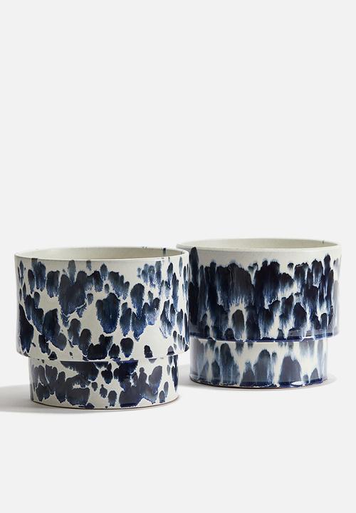 H&M - Extra-large terracotta plant pot - navy blue patterned