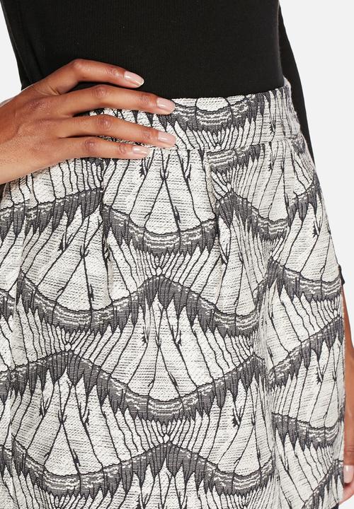 Vero Moda - Jada Jacquard Skirt