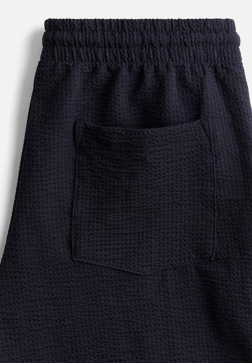 H&M - Regular fit waffled shorts - navy blue