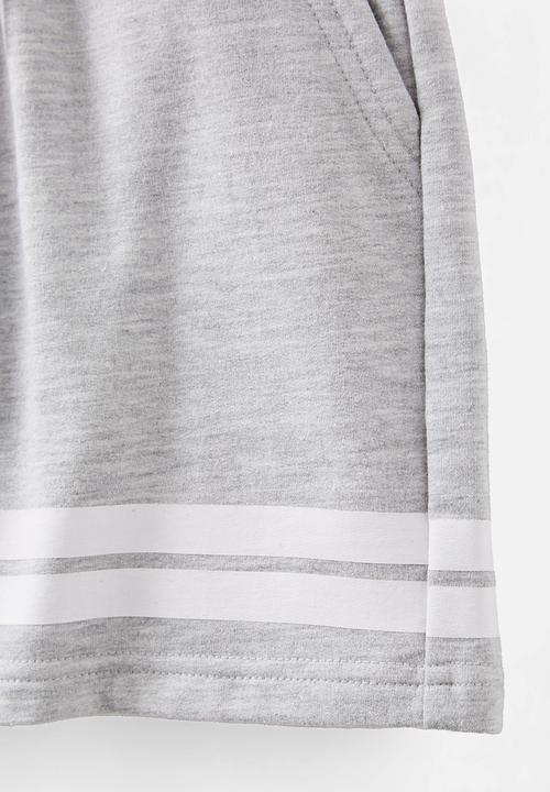 Cotton On - Henry slouch short - fog grey marle w/white stripe